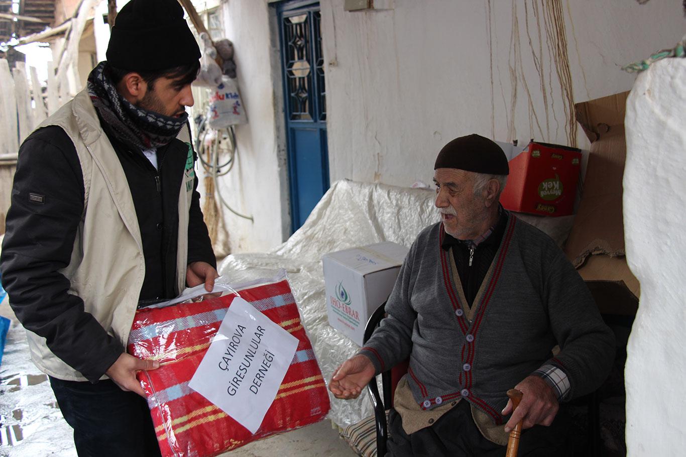 Avrupa'nın farklı bölgelerindeki camilerden depremzedelere yardım
